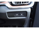 ◆パワーテールゲート/運転席から降りることなくテールゲートの開閉が可能です。