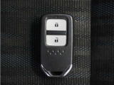 ◆スマートキー◆カギをバッグやポケットに入れたままでもドアロックの開閉ができる『スマートキー』付き!雨天や暗くなってもカギを取り出す必要がなくドアの開錠&エンジンも始動できます