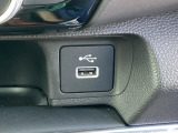 運転席側USBチャージャー