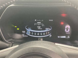 一目で今出ている速度が分かるデジタルメーターを採用しており、うっかりのスピード超過も減りますよ