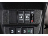 両側パワースライドドア装備!運転席からも操作ができるのでお年寄りやお子様がご一緒の際も安心です♪