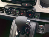 運転席、助手席にシートヒーターを装備(*^_^*)寒い日もポカポカ快適ですよ。