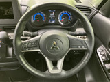 握りやすいステアリングで、運転操作をスムーズに行えます。操作性も高く、長距離運転でも疲れにくい設計です。