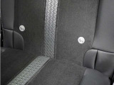 ◆ISOFIX◆シートベルトいらずでチャイルドシートと固定金具を連結するだけでガッチリ固定できます。