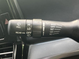 操作しやすいウインカーレバー。視認性の高いスイッチ配列で、安全な運転をサポートします。スムーズな操作感も魅力です。
