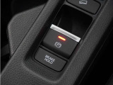 オートブレーキホールド機能付き電子パーキングブレーキ!ブレーキペダルを足から離しても停車状態を保ちます。アクセルを踏めば自動でブレーキが解除され、発進可能!