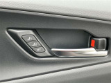 ドライバー2名分のポジションを記憶・再現。運転席に、2名分のシートのポジションを記憶・再現。ドライバー交代の際に便利です