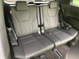 3列目シートも広々。大人でもゆったりと座れるスペースを確保しています。多人数乗車時でも快適な移動が可能です。