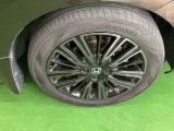純正アルミホイールです。足元が引き立つので、車全体のイメージがアップしますよ!