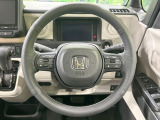 インテリアに合わせたデザインのステアリングは、運転される方のことも考え、運転しやすい形状、大きさです。是非一度、実際に触ってお確かめください。