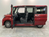 お客様にぴったりなおクルマをお選びいただけますように様々な展示車をご用意致しております!ダイハツの軽自動車だけではなく、他メーカー車やコンパクトカー・ミニバンなども数多く取り揃えております!