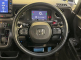【純正革巻きステアリング】上質な革を使用することで、手にしっかり馴染みとても運転しやすいハンドルです♪