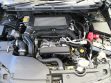 水平対向4気筒1.8L DOHCインタークーラーターボエンジン。