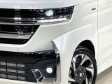 【LEDヘッドライト】悪天候や夜間走行時も良好な視界を確保し安心して運転できる高輝度LEDヘッドライトを装備!点灯速度が早く、消費電力も抑えられています。