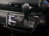 操作が簡単なシフトレバーですのでストレスなく運転が出来ますよ!