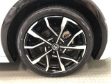 【195/50R19純正アルミホイール】細幅大径タイヤを装着。細幅ながらも高いグリップ力と剛性感を実現。ドライバーの意のままの、気持ちの良い走りが感じられます。