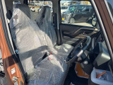 毎日過ごす運転席は要チェック。シートのへたり・擦れ、視界のイメージまで伝わる重要ポイント。