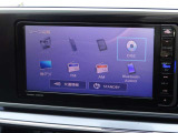 ダイハツ純正のフルセグTVナビ付です。フルセグテレビ視聴、CD・DVD再生等が可能です。Bluetooth機能も付いておりますので、通話やスマートフォンから音楽を楽しめます。バックカメラ付。