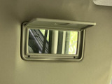 視界をクリアに保つワイパー操作は、安全運転の基本です。ワンタッチで操作できるレバーで、天候に左右されず快適なドライブを。