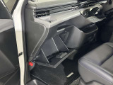 グローブボックス周り 運転席から中に収納した物をすぐに取り出せて便利です。
