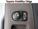 ドアの施錠・解錠と連動してドアミラーが開閉します。鍵の閉め忘れの確認にとても便利です♪