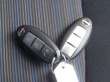 インテリジェントキー(運転席・助手席・バックドア感知、作動確認機能付、キー2個)インテリジェントキーは、ポケットやカバンに鍵を入れたままのロック開閉ができます。