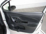 もちろん全席パワーウインドー付。運転席から操作できて便利です。