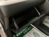 車検証を入れておくのに便利なグローボックス