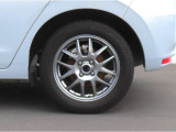 【アルミホイール付き】タイヤサイズは『185/60R15』残溝はフロントが残り5分山・リアが残り5分山程度です。