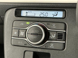 【オートエアコン】AUTOボタンを押してお好みの温度を設定!快適な室温でドライブをお楽しみいただけます♪