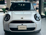 プッシュ・スタート!!エンジン・スタートはボタンひとつ。ご試乗の予約はMINI小倉まで!!ご連絡ください!!