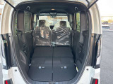 積載性が広がるシートアレンジ。倒し方や可動域、荷室の広がりが分かり、使い道を想像できます。