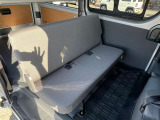 後部座席も十分な広さがあります!シートを倒せば荷物もさらに沢山積めますね♪