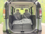 積み下ろしのしやすいデッキにはたっぷりと荷物を積み込んでいただけます。遊びから仕事まで、様々なシーンで頼れます♪