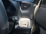 運転席にあるドリンクホルダーです。手の届く位置にあるので便利です