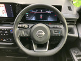 グリップ感の良いステアリングで、快適なドライビングを実現。操作も容易で、長距離運転でも疲れにくい設計です。