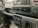 品質には自信があります!ハッピーの品質・キレイなお車をお届けさせていただきたい!そんな気持ちでキレイに仕上げております。フロアマットなどの清掃はもちろん、シート下なども徹底的に清掃しております。