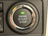 電子カードキーを携帯していれば、ボタンを押すだけでエンジンの始動がスマートに行えます。
