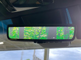 【デジタルインナーミラー】後席の大きな荷物や同乗者で後方が確認しづらい時でも安心!カメラが撮影した車両後方の映像をルームミラー内に表示。クリアな視界で状況の確認が可能です!