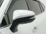 ◆ドアミラーウインカー◆ドアミラーにウインカーを装備しています。対向車に自身の進行方向を合図し安全に運転できます。