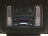 運転席操作部から、両側電動ドアの操作をすることもできます。