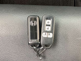 自社整備工場で点検整備をおこなってからお渡ししています。車検が残っている場合は『12ヶ月点検整備』を、車検整備付きの場合は『車検整備』をおこないます。整備費用は車両本体価格に含まれています。