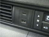 ◆USBチャージャー◆使いやすい場所に装備されています。