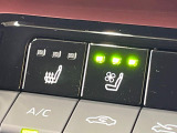 【シートヒーター&ベンチレーション】夏場は涼しい風でお尻や背中の熱やムレを防ぎ、冬はエアコンよりも早く温まってポカポカに!季節を問わず快適に過ごせます。