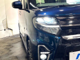 【LEDヘッドライト】悪天候や夜間走行時も良好な視界を確保し安心して運転できる高輝度LEDヘッドライトを装備!点灯速度が早く、消費電力も抑えられています。