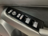 パワーウインドウは運転席でドア4枚とも上下の操作ができるようになっています。子供さんが勝手に操作できないようにロックすることも可能です。