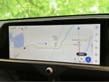 多彩な機能を備えたナビゲーションシステムで、目的地までのルート検索やエンターテインメントをお楽しみいただけます。お好みの音楽や動画で、快適なドライブを演出します。