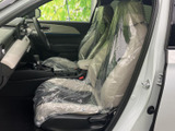 運転しやすい設計で、快適なドライビングポジションを実現しています。細部にまでこだわった、上質な空間です。