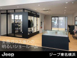 『ジープ東名横浜』へのアクセス。東名高速道路『横浜町田IC』から車で3分。『南町田グランベリーパーク駅』から徒歩11分。見学や試乗、購入相談等、様々なサービスを通して「ジープのある生活」を体感いただけます
