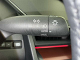 【オートライト】車外の明るさに応じて、自動的にライトの点灯・消灯をしてくれます。